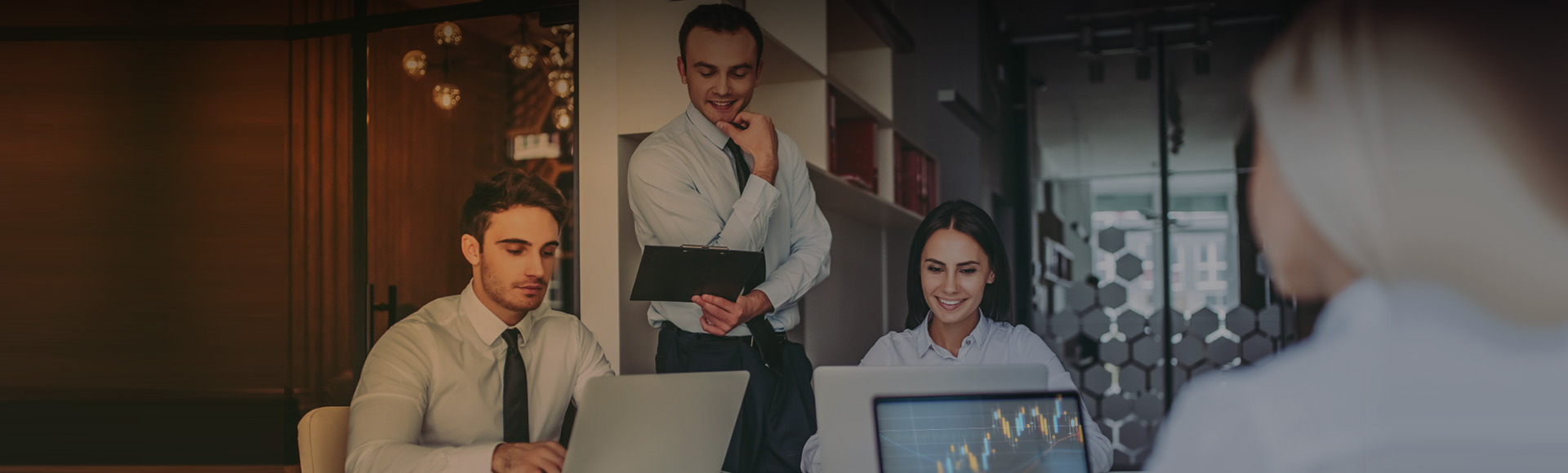 開(kāi)誠(chéng)務(wù)實(shí)，為投資者創(chuàng)造長(zhǎng)遠(yuǎn)價(jià)值